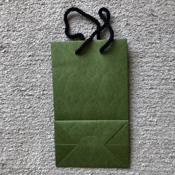 Authentic Gucci Paper Shopping Bag. - Picture 2 of 2